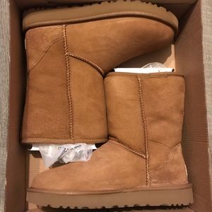 WOMEN'S UGG CLASSIC SHORT II